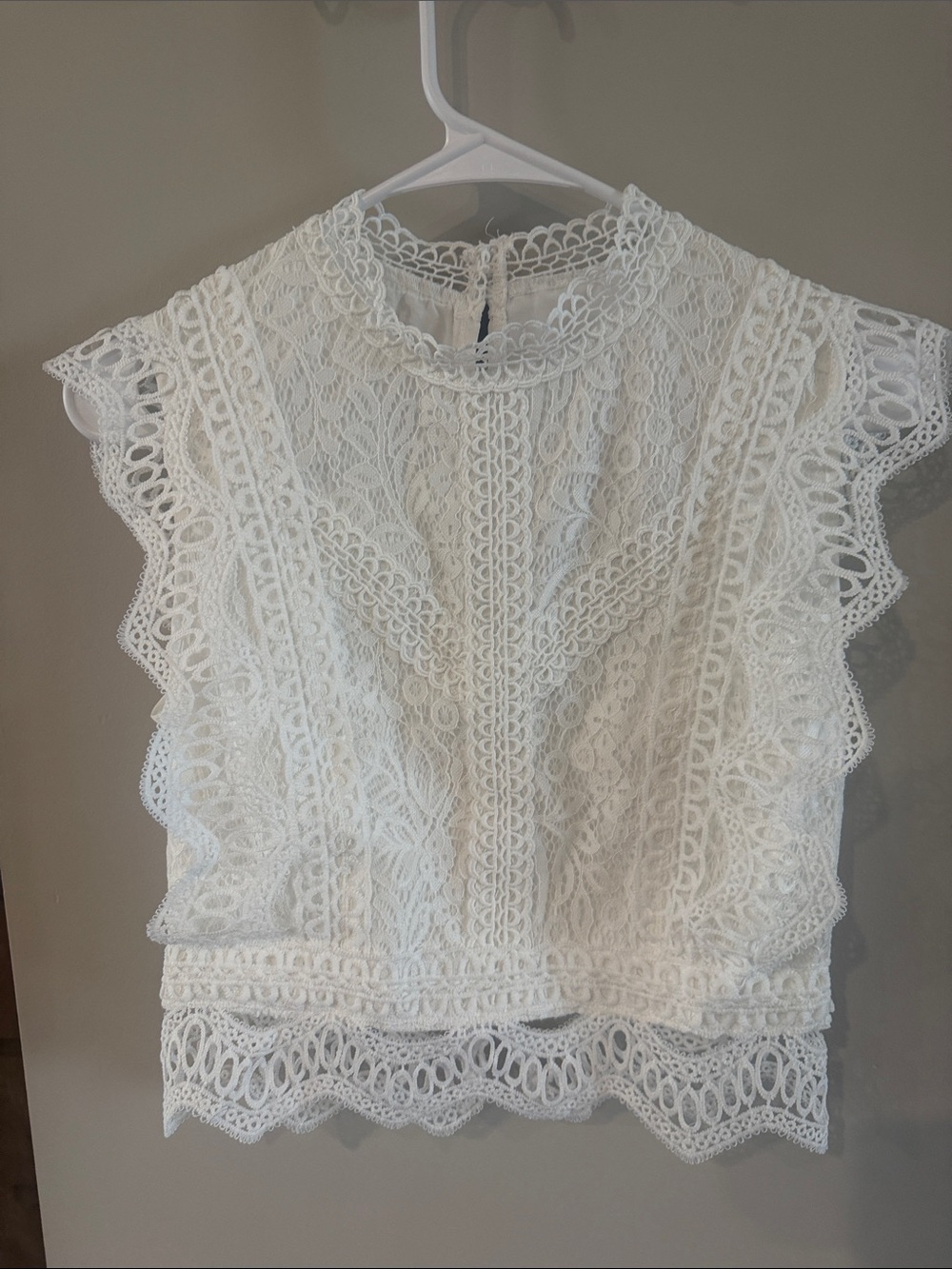 Women's White Lace Crochet Sleeveless Top